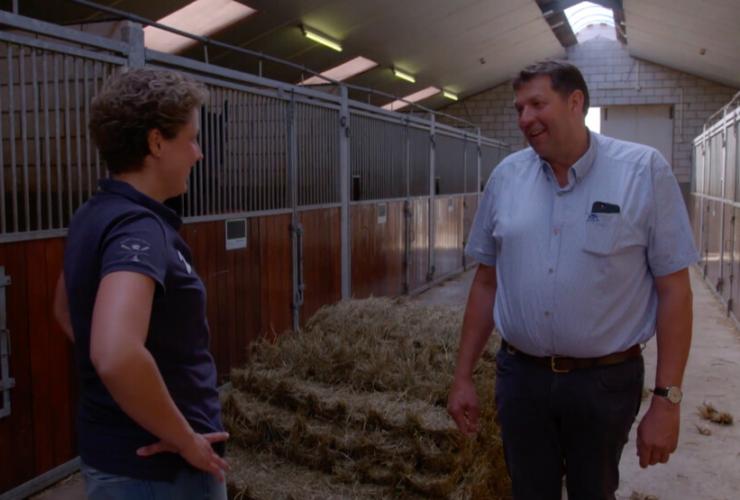 Steffi praat met vader Jan