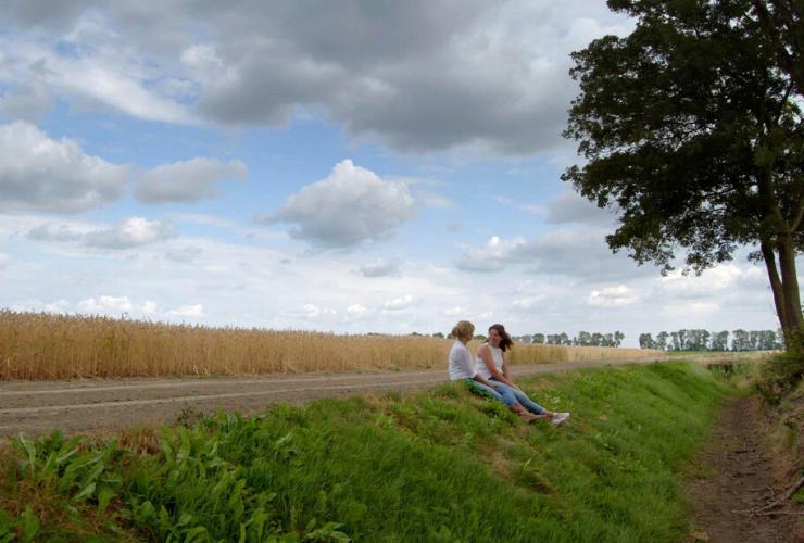 Yvon praat met Marlies