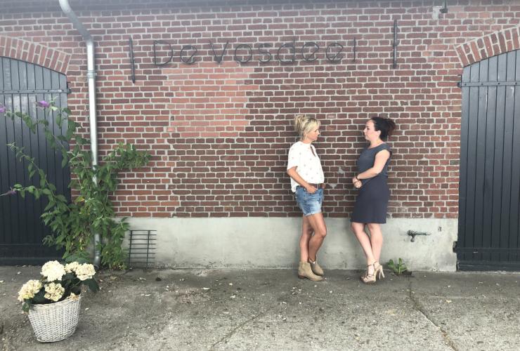 Michelle en Yvon praten