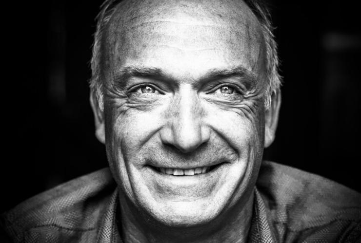 Geert zwart wit lachend