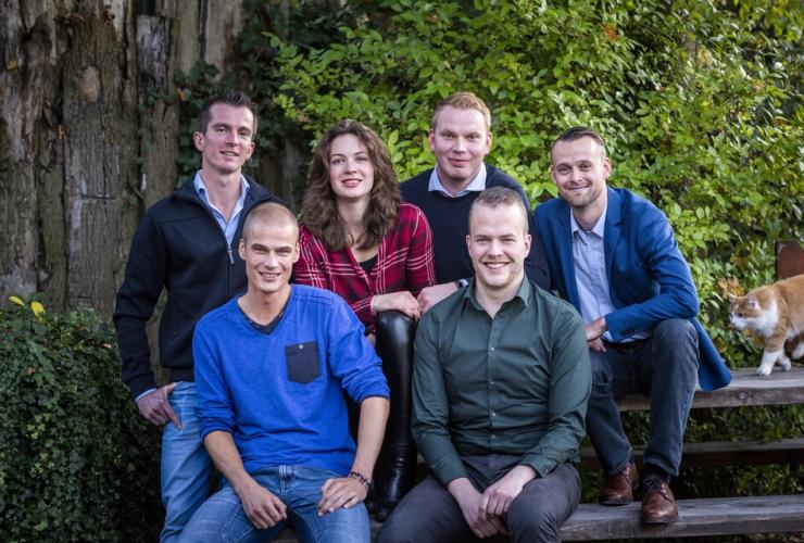 Boerin Annemiek met 5 dates