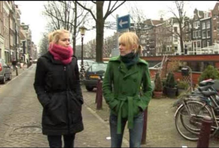 Berber praat met zus