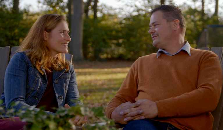 Emmie en Marnix uit Boer zoekt vrouw kijken elkaar aan