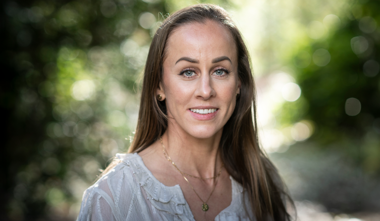 Linda date John klein