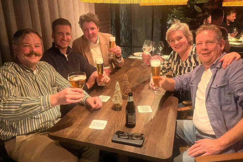 Een groepje Boer zoekt vrouw boeren uit 2018 samen in een café