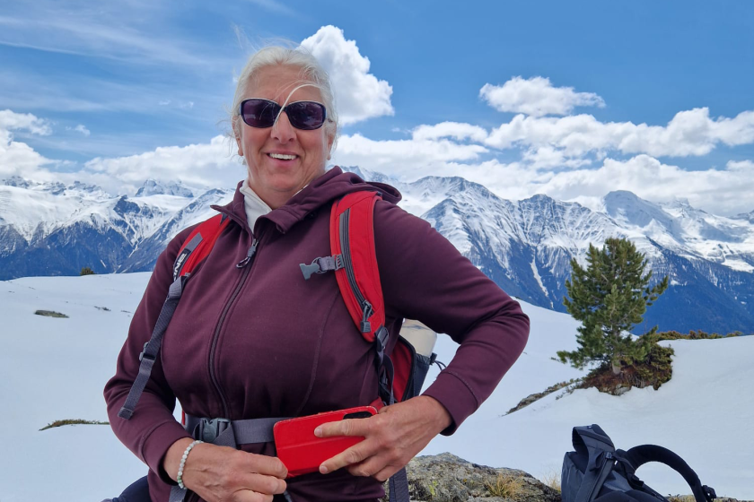 een vrouw in de bergen