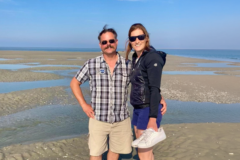 Marnix en Emmie op het strand