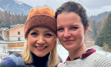 twee vrouwen voor de bergen