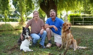 Boer zoekt vrouw-boer Marnix en Emmie met hun honden