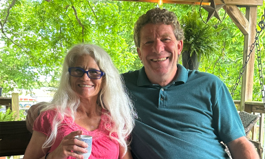 twee lachende mensen