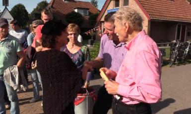 Olke bezoekt een dorpsfees
